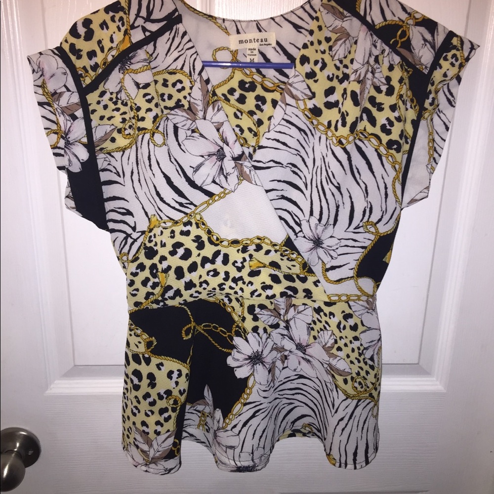 Cute short sleeve blouse 👚